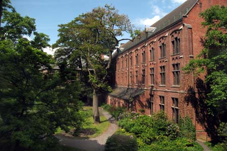 Mary & Martha Leuven (Exterior)