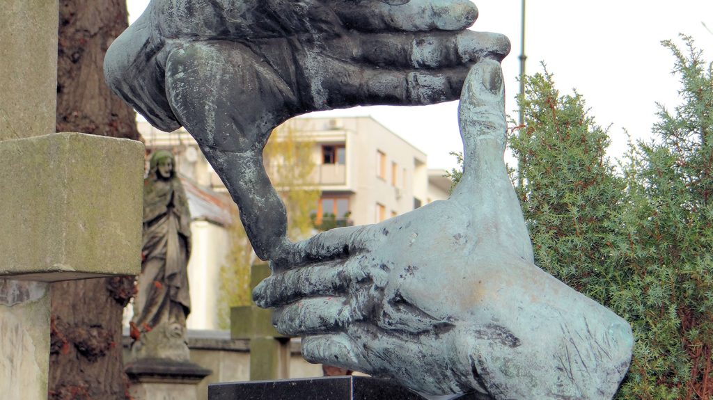 Grave sculpture of Krzysztof Kieślowski